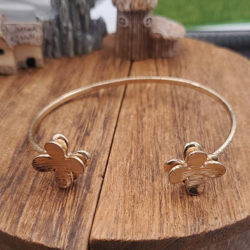 Gold Tone Floral Bangle Bracelet Cuff B3328